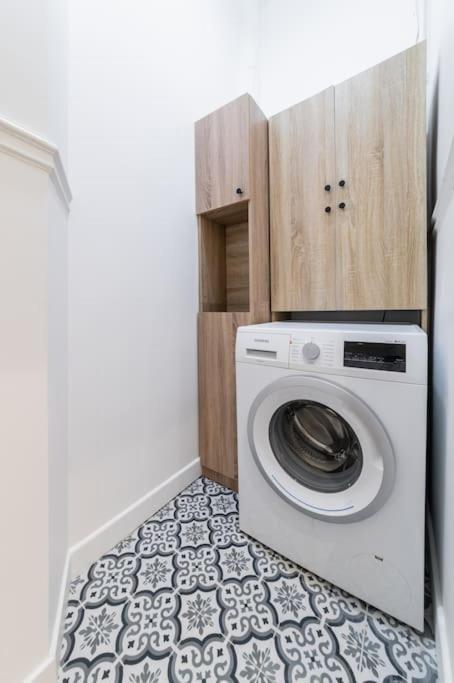 Haussmannian Apartment, Near Champs-Elysees Paris Bagian luar foto