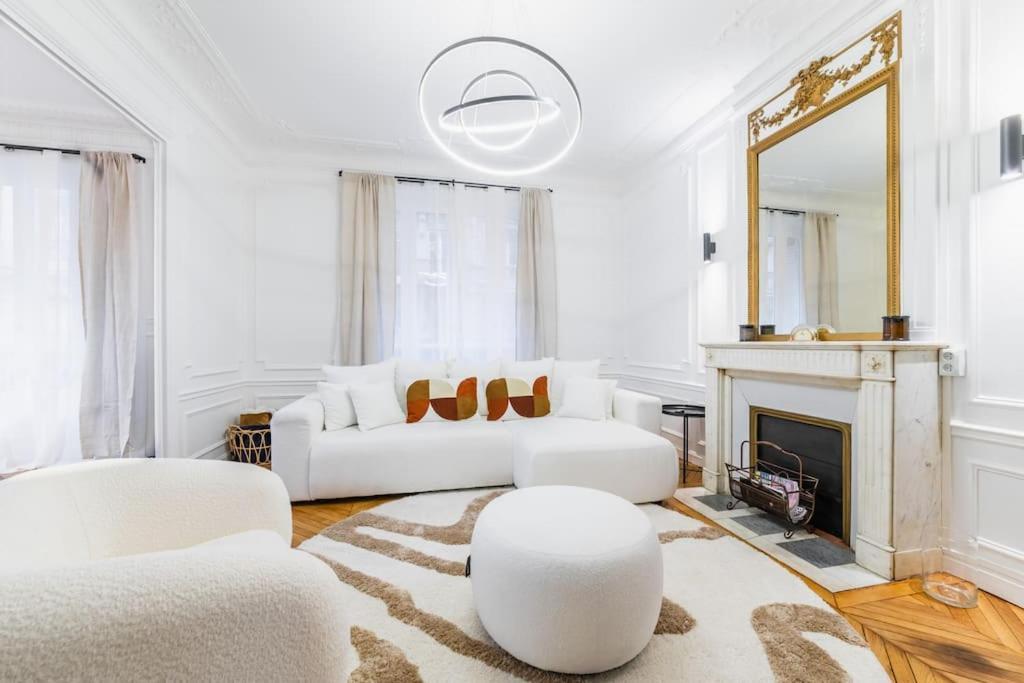 Haussmannian Apartment, Near Champs-Elysees Paris Bagian luar foto