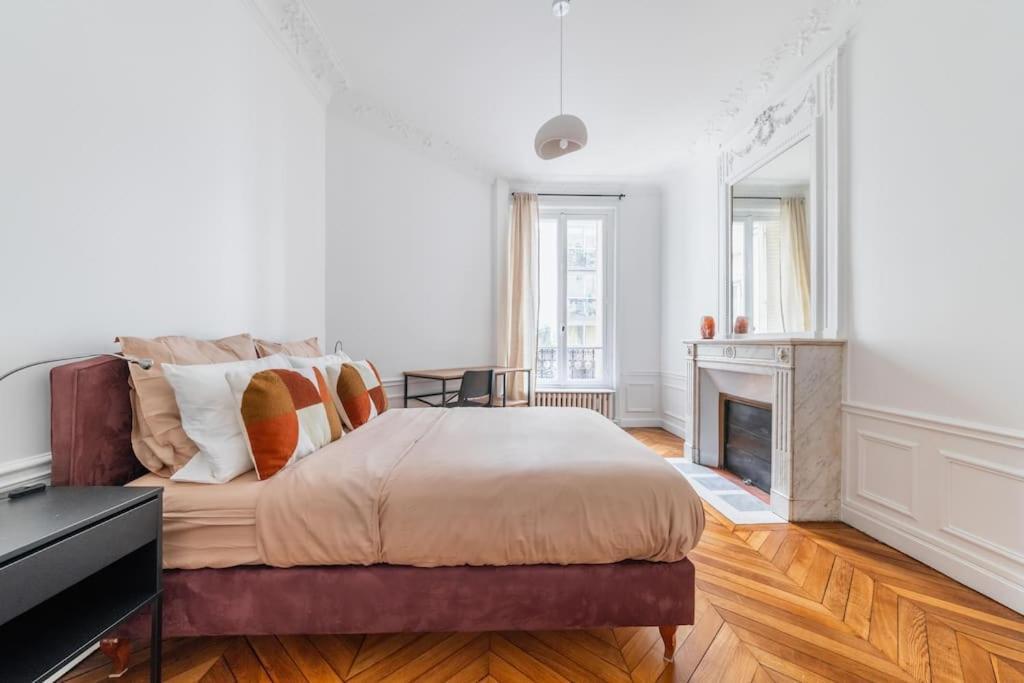 Haussmannian Apartment, Near Champs-Elysees Paris Bagian luar foto