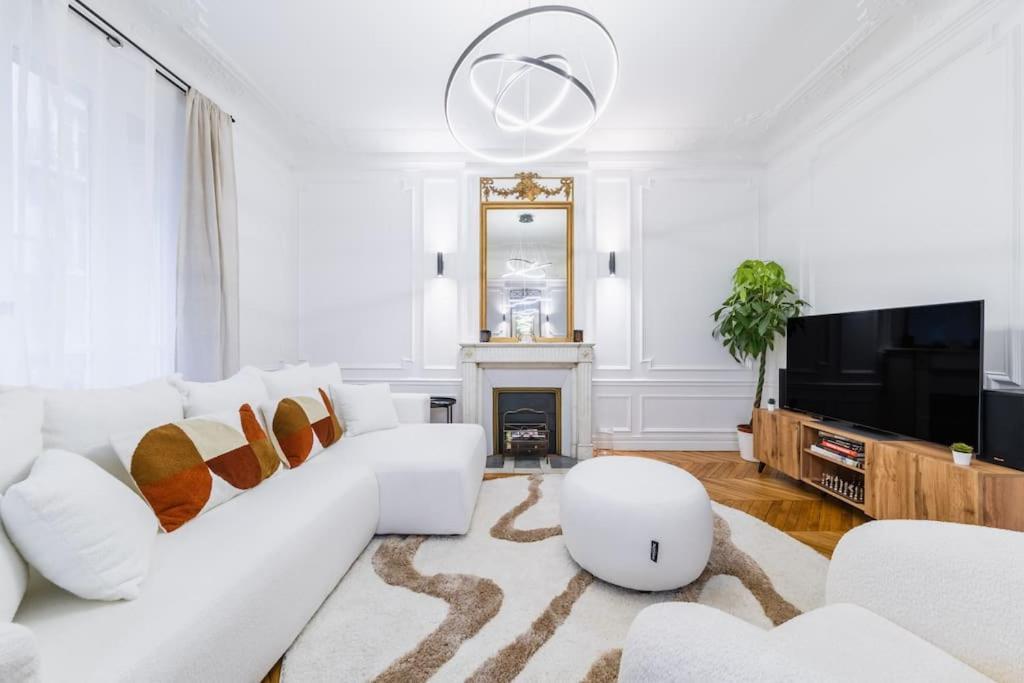Haussmannian Apartment, Near Champs-Elysees Paris Bagian luar foto