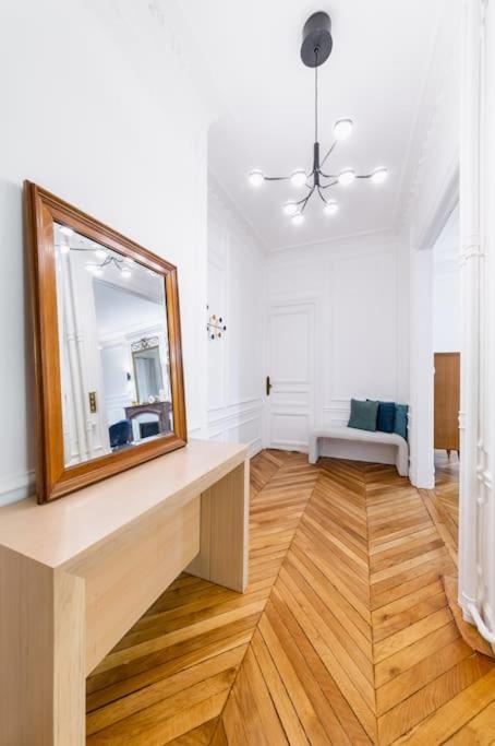 Haussmannian Apartment, Near Champs-Elysees Paris Bagian luar foto